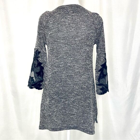 Maurices Sweater Applique Sleeves Size XS  Black White Gray - Picture 5 of 6